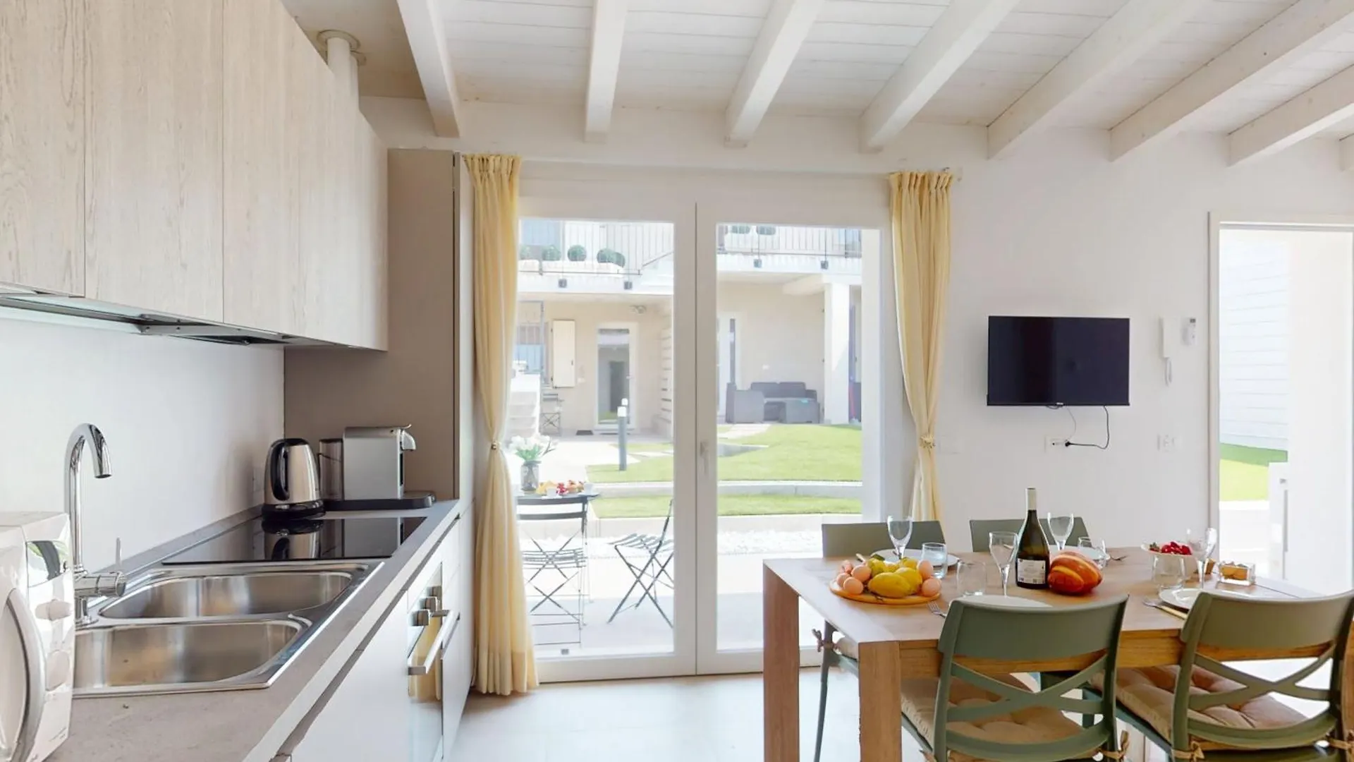 Michelle Mazzolari Apartment By Bookinggardalake Rivoltella del Garda