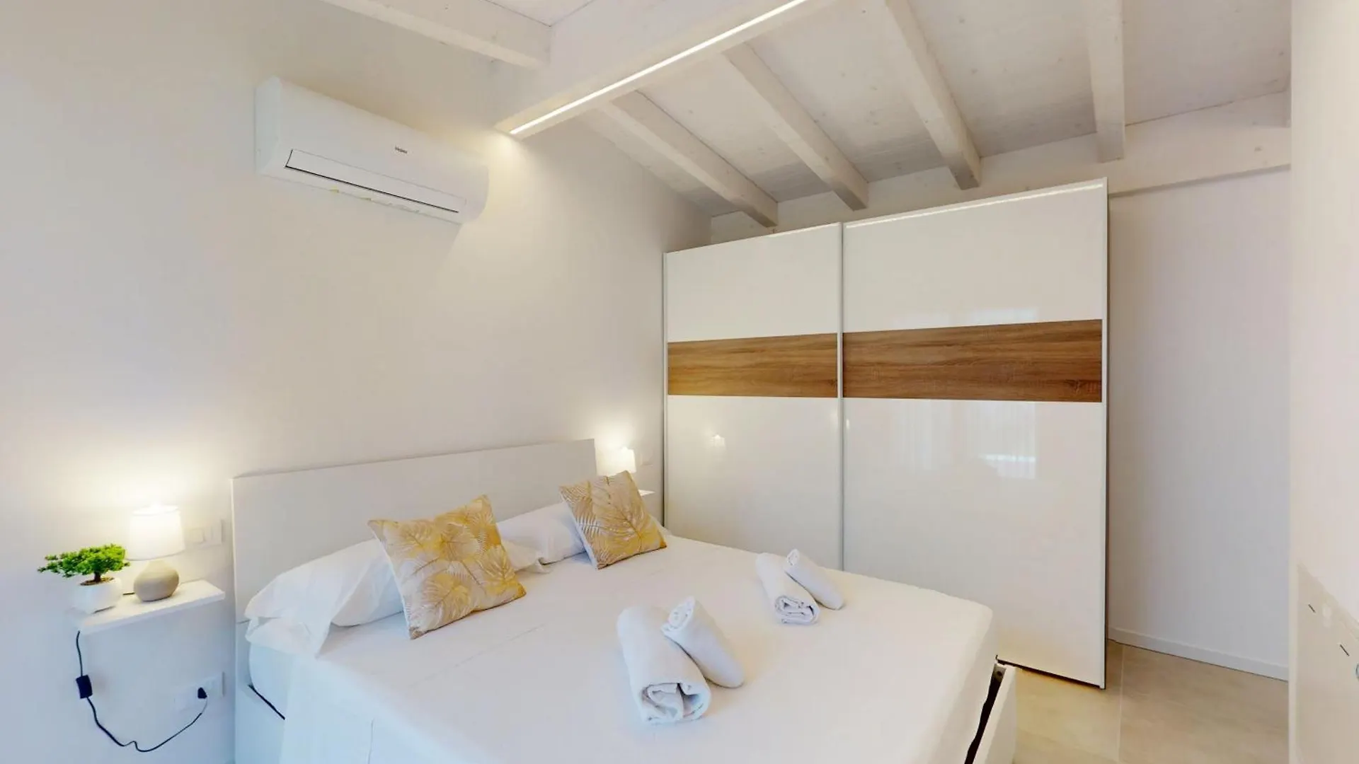 Michelle Mazzolari Apartment By Bookinggardalake Rivoltella del Garda