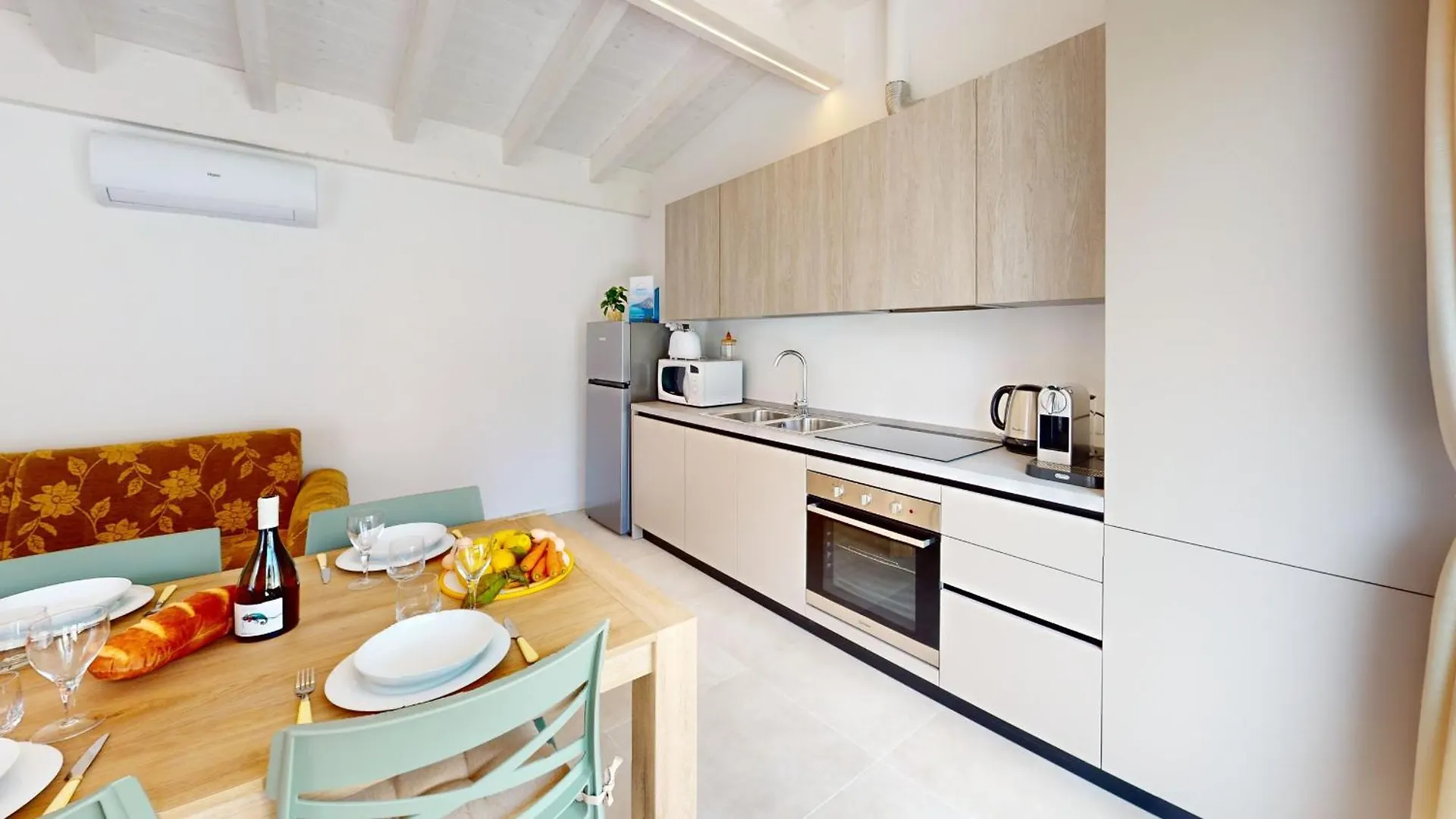 Michelle Mazzolari Apartment By Bookinggardalake Rivoltella del Garda