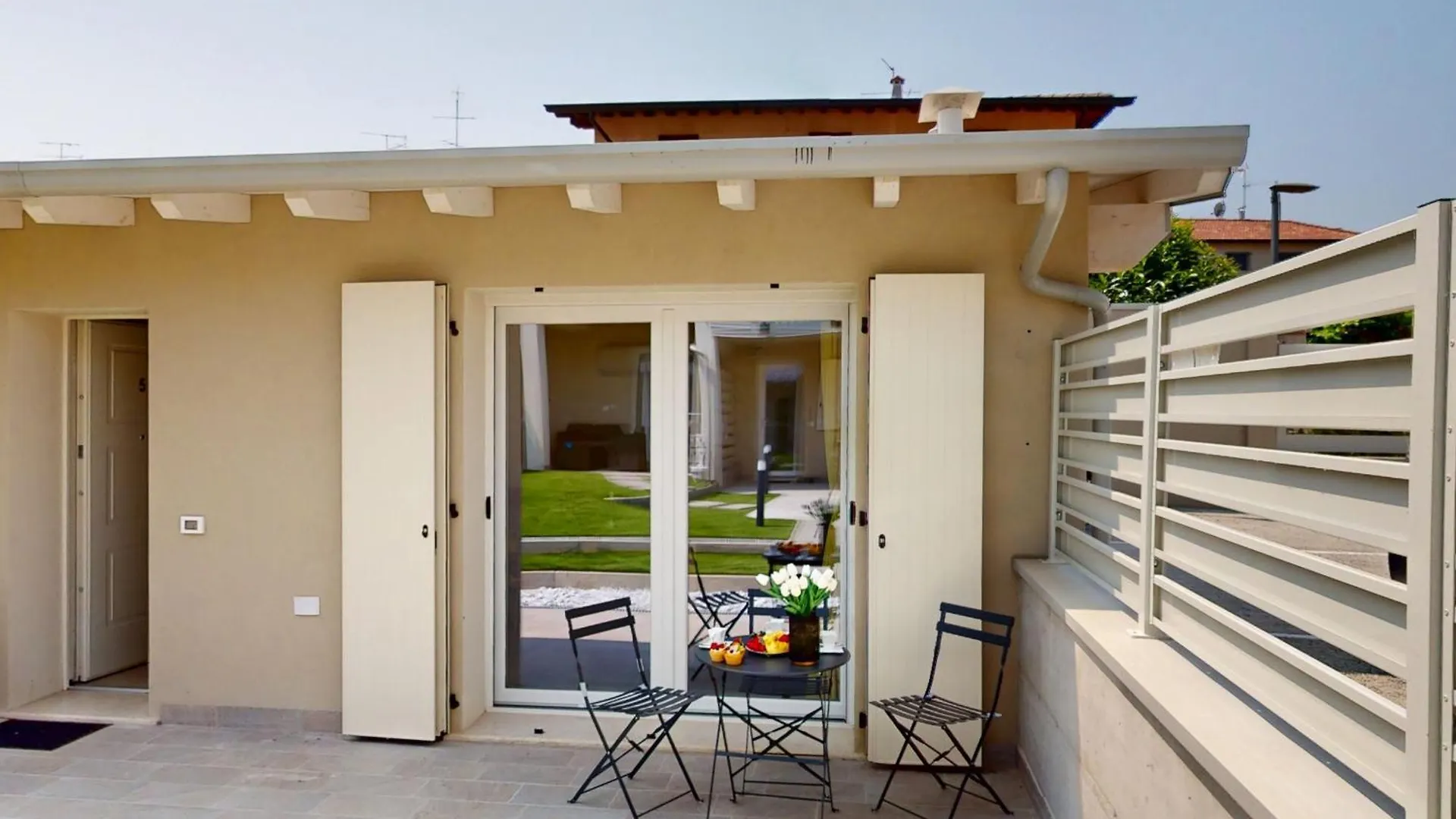 Michelle Mazzolari Apartment By Bookinggardalake Rivoltella del Garda