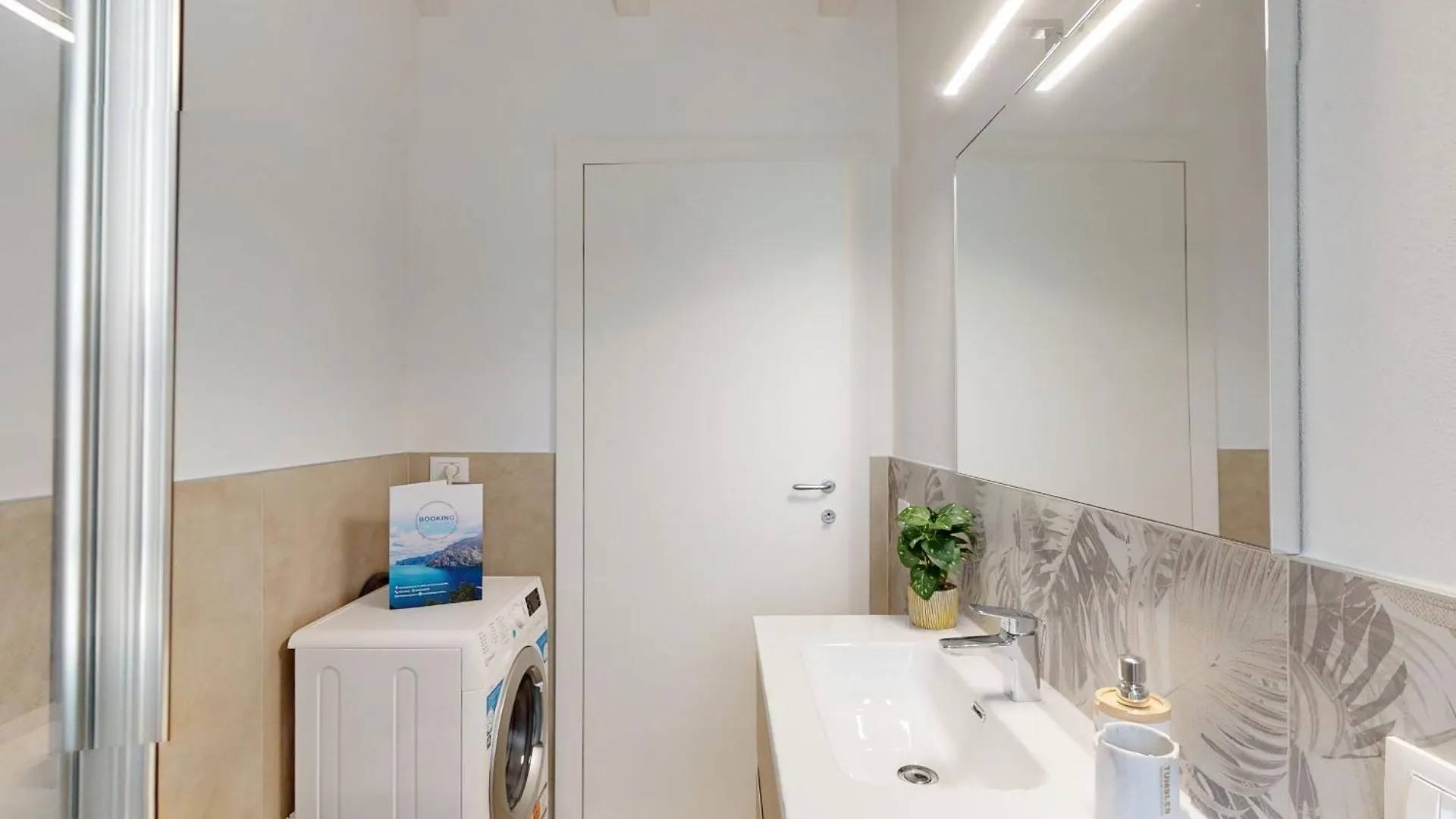 Michelle Mazzolari Apartment By Bookinggardalake Rivoltella del Garda